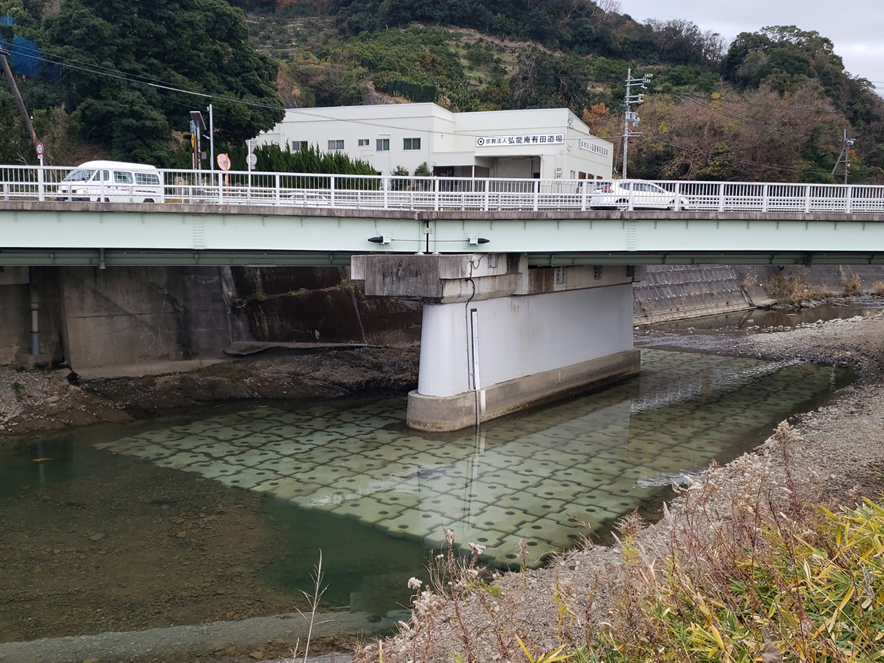管内橋梁補強他工事（橋梁補修）