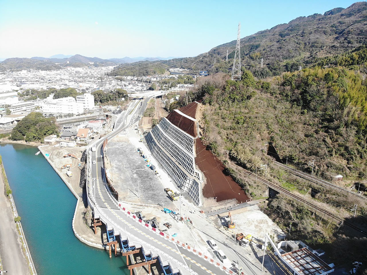 冷水拡幅藤白トンネル撤去工事